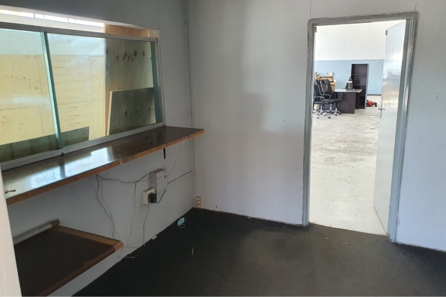 To Let commercial Property for Rent in Sidwell Eastern Cape